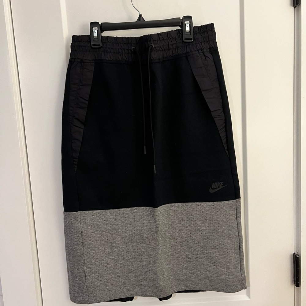 Midi nike skirt, size small